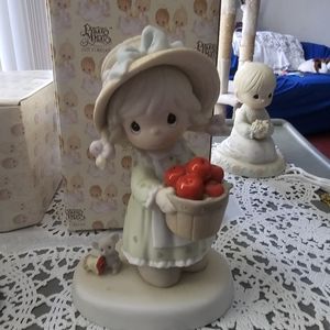 Precious Moments "Happiness to the Core"